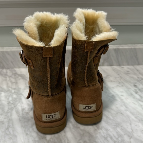 Ugg Dylyn short boot size 9 - Picture 4 of 14